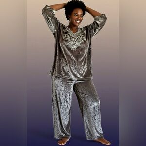 JM Collection Silver Gray Velvet Embroidered V-Neck Tunic and Pants
